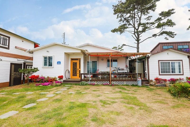 태안(안면도) 곰섬언덕위의하얀집펜션 (Taean White House on Gomseom Hill)