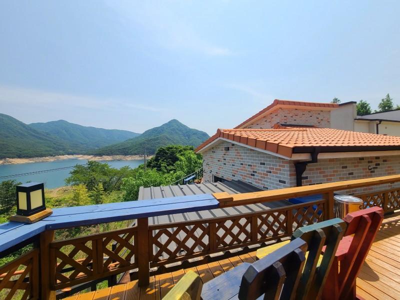 충주 낭만스케치펜션 (Chungju Romantic Sketch Pension)