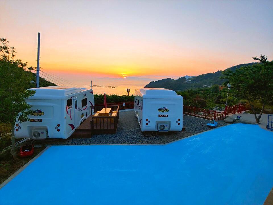 관광농원카라반캠핑장 (Tourist Farm Caravan Camping Site)